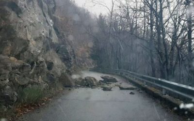 Malonno, dissesto e rocce sulla strada per Loritto