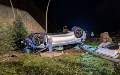 Si ribalta con l’auto a Forno Allione, ferito 25enne